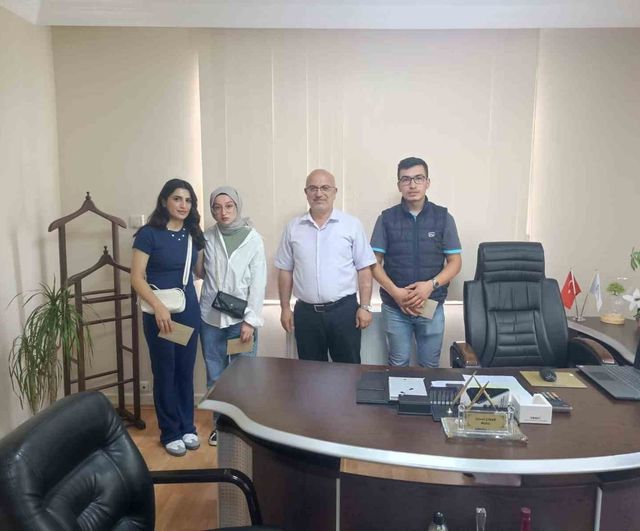 Emet'te umre ödüllü bilgi yarışması sona erdi — Lise ve üniversite öğrencileri ödüllendirildi
