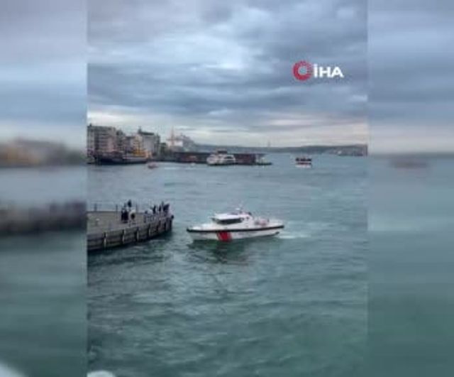 Eminönü’nde 3 çocuk denizde mahsur kaldı: çocukların yardımına Sahil Güvenlik yetişti