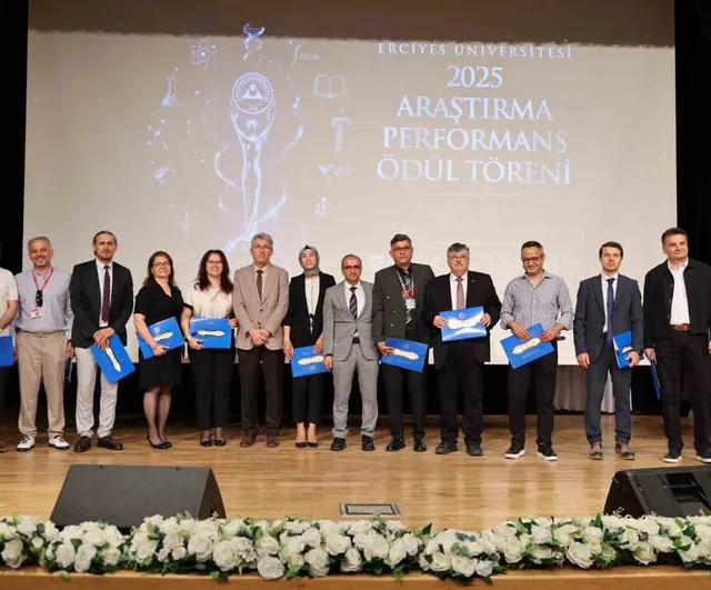 Erciyes Üniversitesi'nde 2025 yılı araştırma performans ödül töreni
