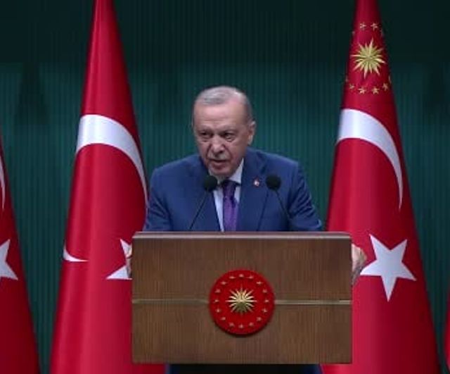 Erdoğan'dan İstanbul duvarlarındaki 'Zulüm 1453' yazılarına tepki: 'İstanbul Türktür, Müslümandır'