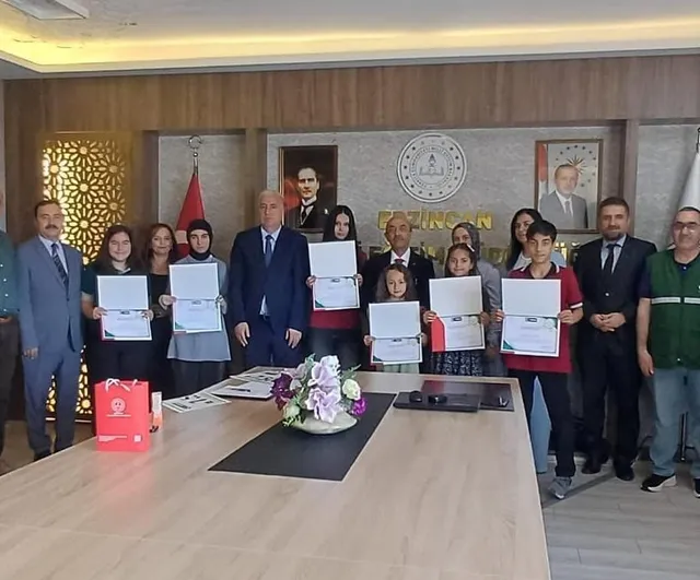 Erzincan'da 'Sağlıklı Nesil Sağlıklı Gelecek' yarışması il birincileri ödüllendirildi