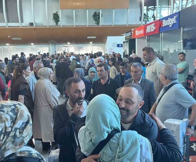 Erzincan'ın İlk 193 Kişilik Hacı Kafilesi Yurda Döndü