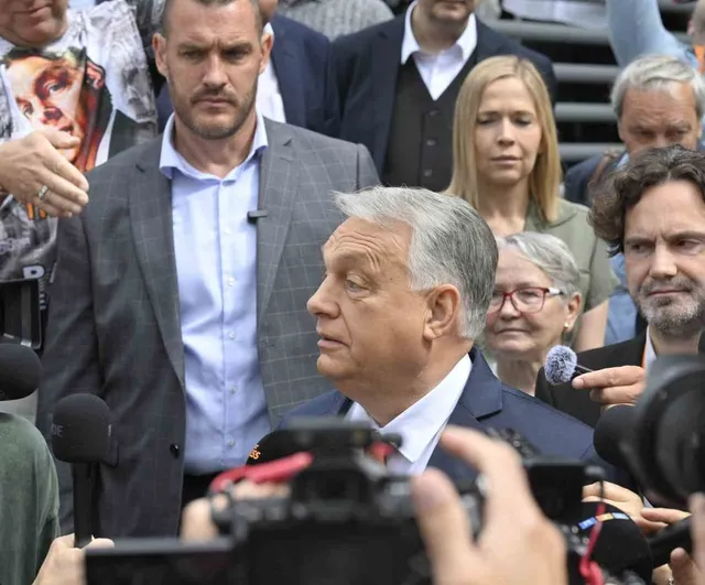 Eski Macaristan başbakanı Orban genel seçimlerdeki yenilgisine rağmen yeniden Fidesz lideri seçildi