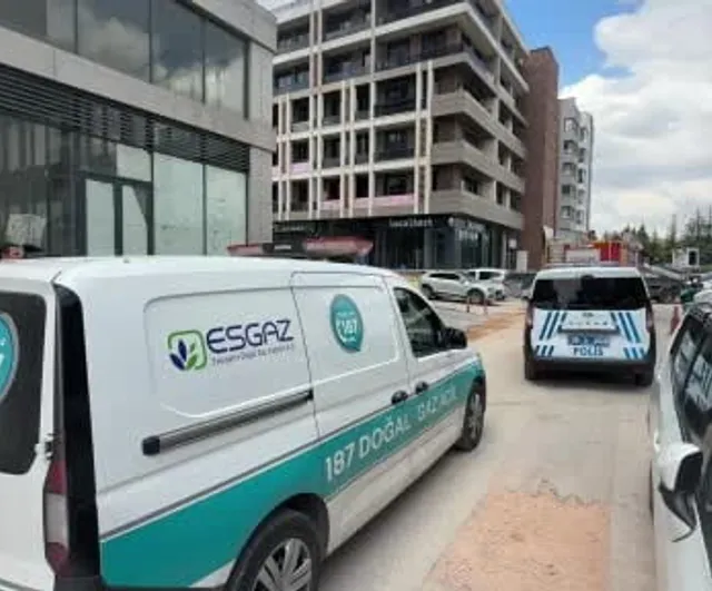 Eskişehir'de 10 katlı binanın bodrum katında yangın