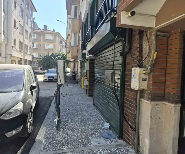 Eskişehir'de açık bırakılan elektrik panosu mahalleyi tedirgin etti