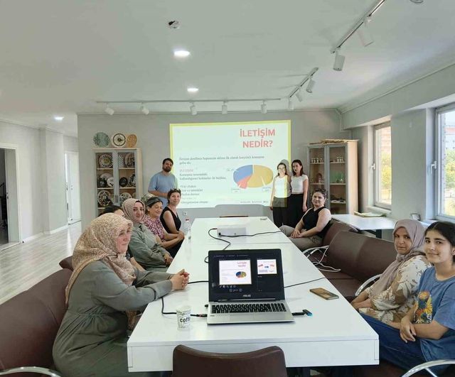 Eskişehir’de kursiyer kadınlara aile içi iletişim ve dijital bağımlılık eğitimi