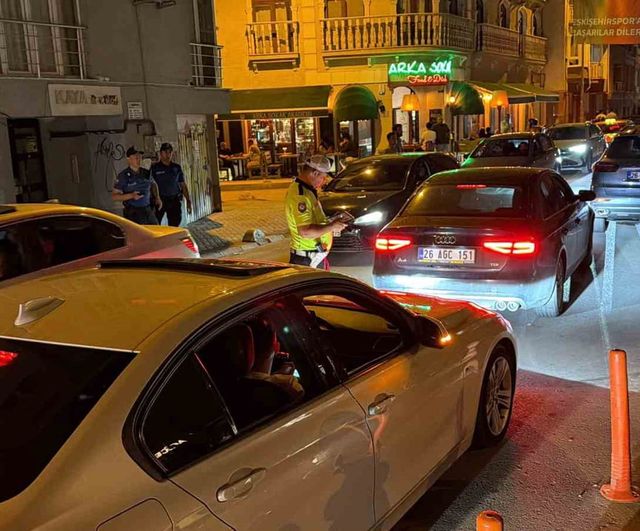 Eskişehir Genez Sokak’ta denetim: 5 araca 54 bin 492 lira ceza