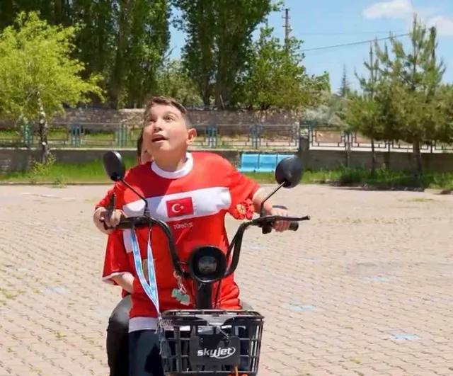 Felahiyeli miniklerden A Milli Futbol Takımına klipli destek