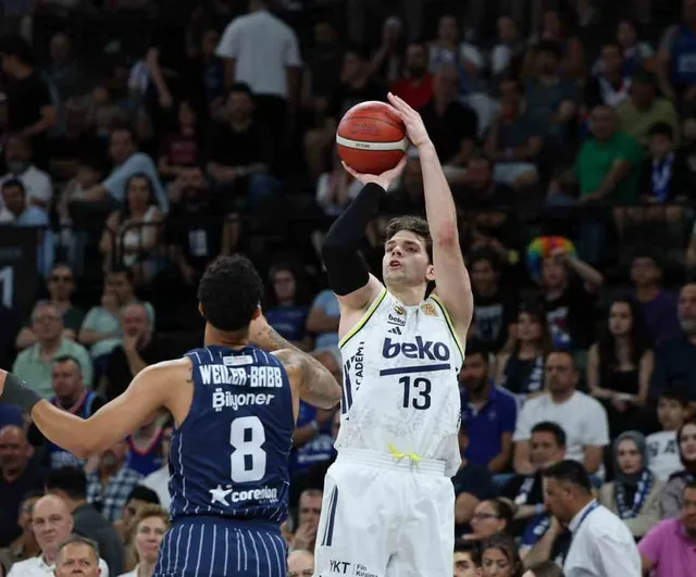 Fenerbahçe Beko, A. Efes'e 102-93 yenildi; seri 2-1 oldu — Final şansı bir maça kaldı