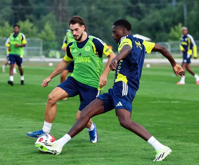 Fenerbahçe günü çift antrenmanla tamamladı