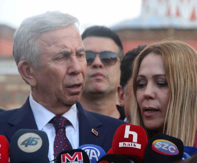 Ferdi Zeyrek, ölümünün birinci yılında Hatuniye Camii'nde düzenlenen mevlid programıyla anıldı