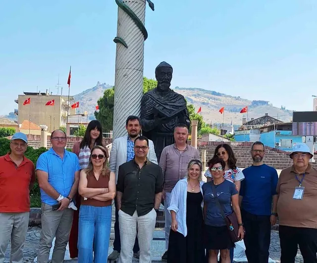Galenos ve Bergama'nın 2 bin yıllık tıp mirası, yüksek teknolojiyle İzmir'de buluştu