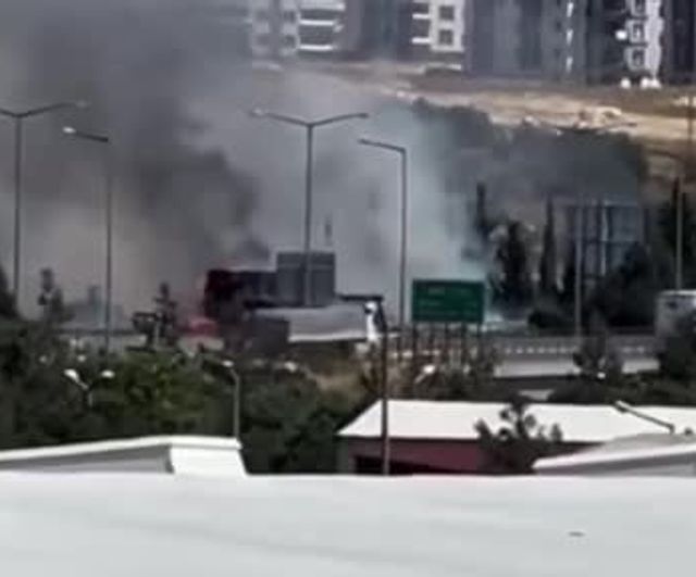 Gaziantep'te saman balyası yüklü tırın dorsesinde yangın