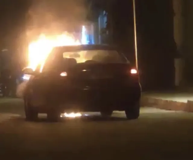 Gaziantep'te seyir halindeki otomobil alev aldı