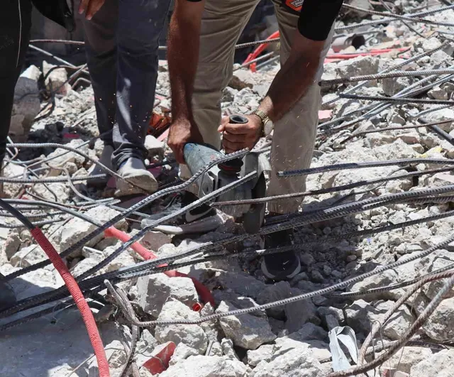 Gazze'de enkaz altındaki cenazeleri çıkarma çalışmalarında ikinci aşamaya geçildi