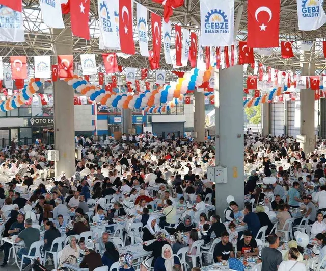 Gebze'de geleneksel sünnet şöleni çocuklara renkli anlar yaşattı