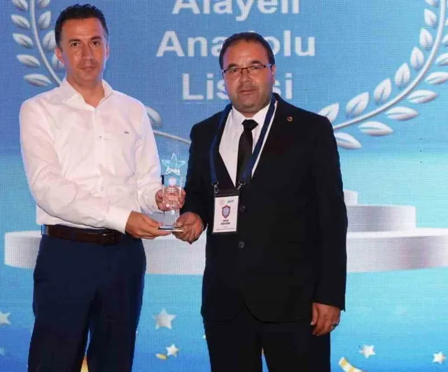 Gediz Mustafa Necib Alayeli Anadolu Lisesi 'Tertemiz Yarınlar Okullardan Başlar' yarışmasında Türkiye ikincisi