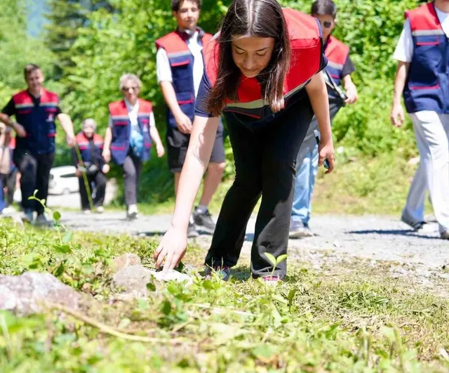 Gençler Samandere Şelalesi'nde Dünya Çevre Günü'nde Doğa Yürüyüşü Gerçekleştirdi
