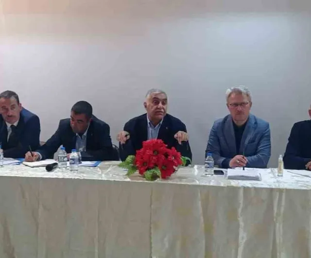 Genel sekreter Aynalı Tekman'da muhtarların taleplerini dinledi