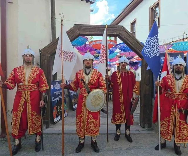 Germiyan festivali kortej yürüyüşüyle başladı: Kütahya üç gün boyunca tarih ve kültürle buluşacak