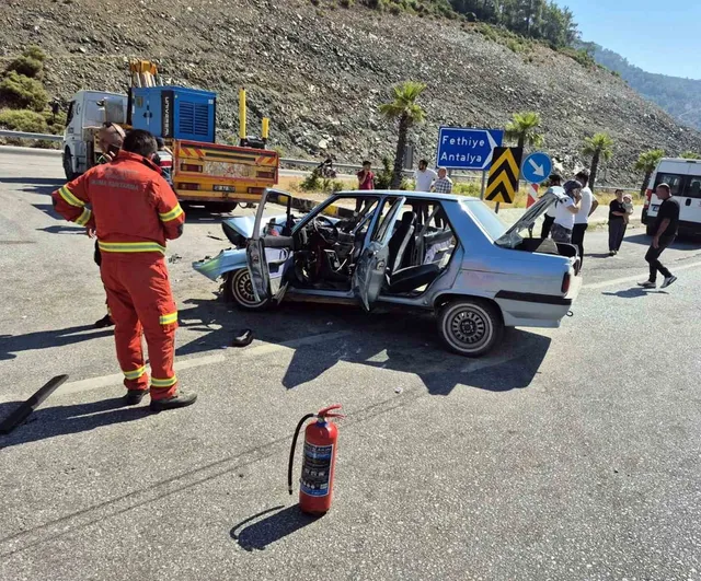 Göcek Tüneli çıkışında sıkışmalı trafik kazası