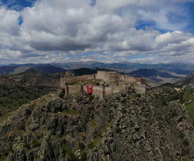 Gümüşhane'de 700 yıllık Kov kalesi ziyaretçilerini bekliyor