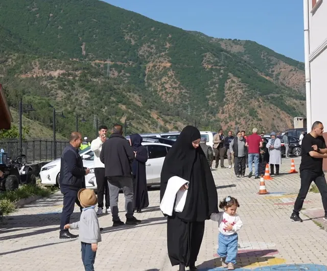 Gümüşhane Tekke'de belediye seçimleri başladı: 2.969 seçmen 9 sandıkta oy kullanıyor