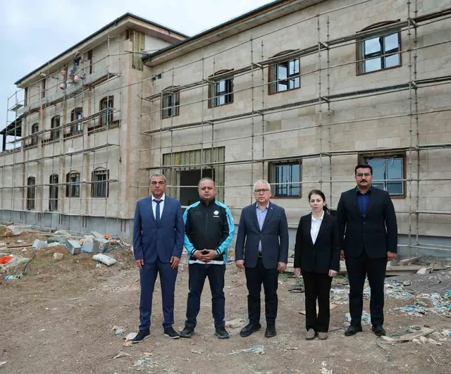 Hafik'te 10 yataklı devlet hastanesi inşaatında sona gelindi