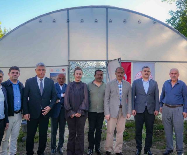 Hakkâri’de 2026'da 362 bin 700 sebze fidesi 1.080 çiftçiye dağıtıldı