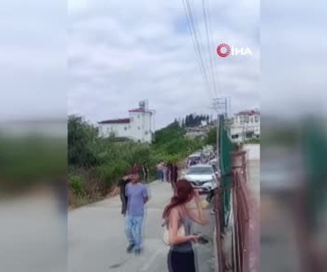 Hatay'da LGS'ye geç kalan öğrencilere polis yardımı