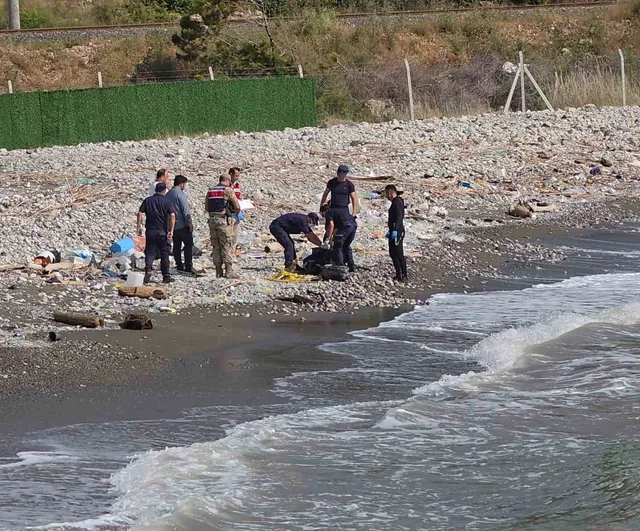 Hatay'da sahilde kimliği belirsiz erkek cesedi bulundu