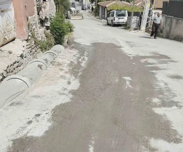 Hatay Defne'de yola beton döken mikser sürücüsüne 50 bin TL ceza