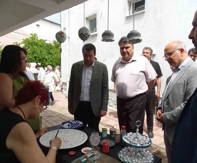 Havran’da Halk Eğitimi Merkezi yıl sonu sergisi açıldı