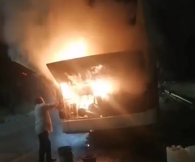 Havza'da seyir halindeki yolcu otobüsünde motor yangını