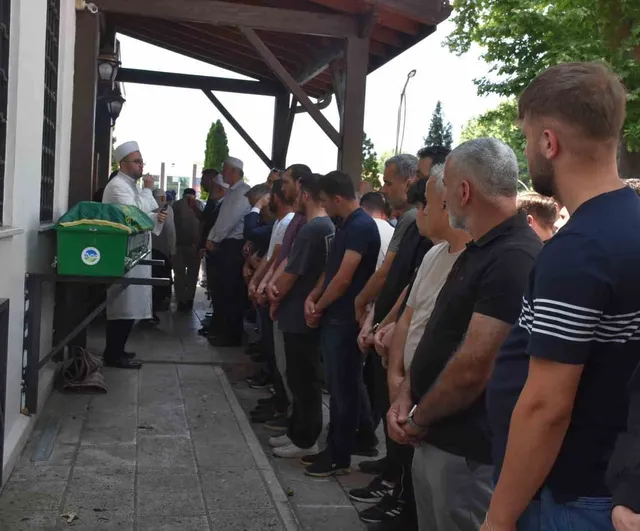 Hendek'te Aksu Deresi'nde akıntıya kapılan 20 yaşındaki Emir Temiz defnedildi