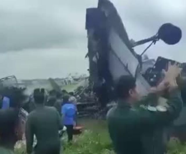 Hindistan’da AN-32 nakliye uçağı Assam'da düştü
