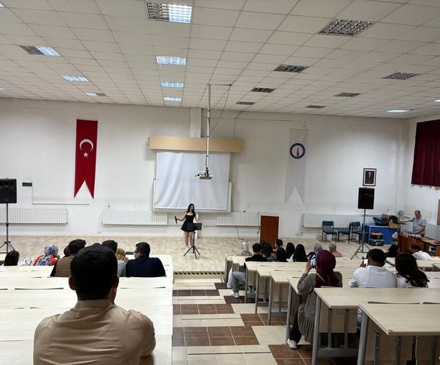 Hisarcık MYO'da Bahar Yarıyılı Sonu Motivasyon Konseri düzenlendi