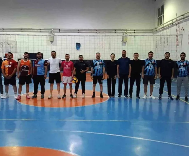 Hocalar'da Fatma Nur Çelik Anısına Voleybol Turnuvası Finali: Güre Gençlik Miryokefalon ile Çepni Otağı Karşılaşıyor