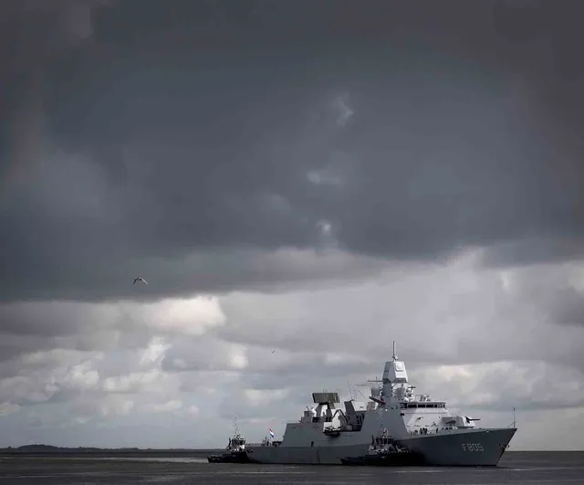 Hollanda Hürmüz Boğazı'na muhtemel mayın temizleme görevi için fırkateyn gönderdi