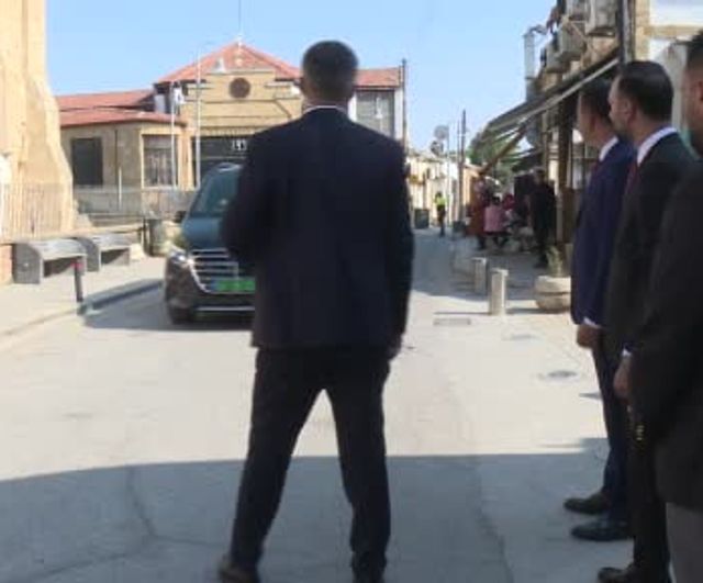 İçişleri Bakanı Çiftçi Lefkoşa'da Selimiye Camii'ni Ziyaret Etti, Mevkidaşıyla Namaz Kıldı