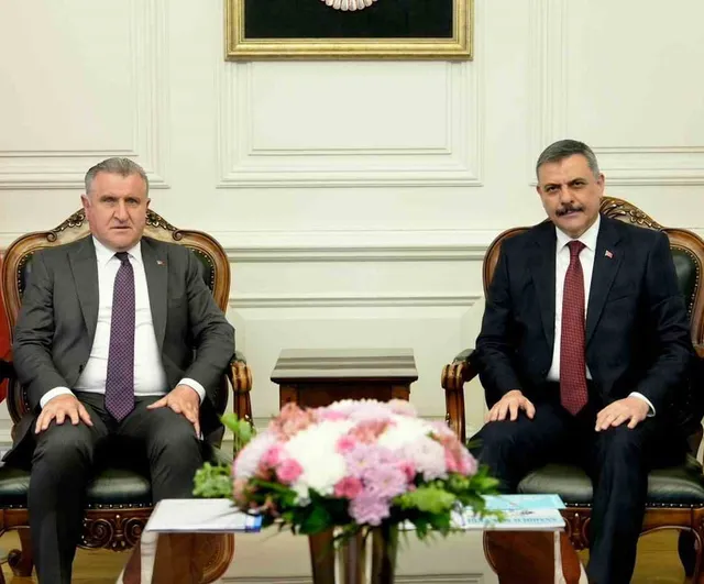 İçişleri Bakanı Mustafa Çiftçi, Gençlik ve Spor Bakanı Osman Aşkın Bak ile Görüştü
