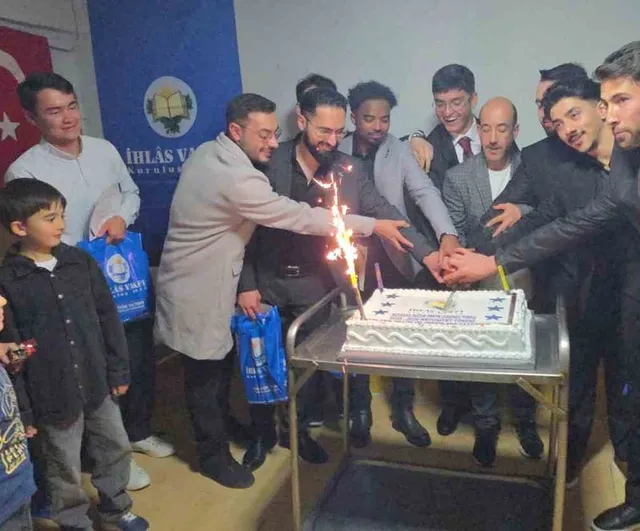 İhlas Vakfı Kütahya Huzur Erkek Öğrenci Yurdu'nda mezuniyet heyecanı