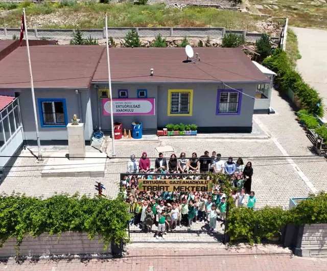 İncesu'da anaokulunda geri dönüşümle kurulan tabiat mektebi çocukları doğayla buluşturuyor