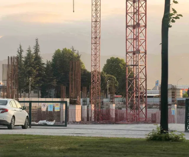 İnegöl'de fabrika inşaatında iş kazası: Bir işçi yaralandı