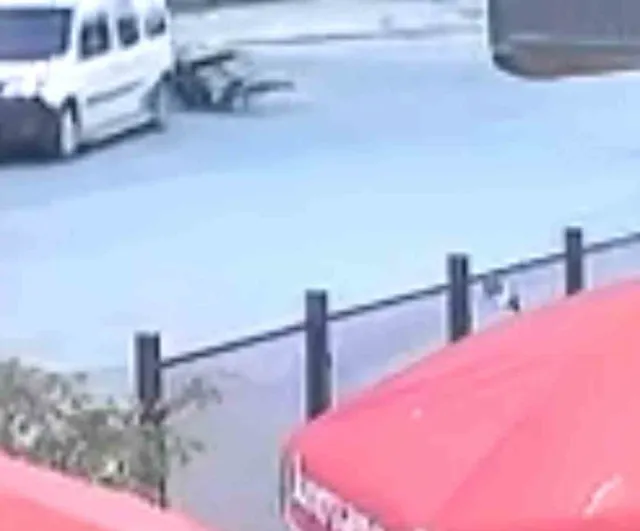İnegöl'de hafif ticari araçla çarpışan motosiklet sürücüsü yaralandı