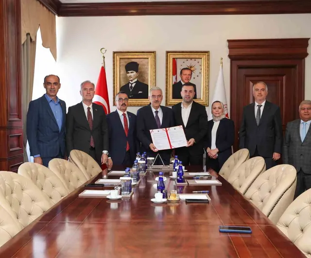 İnegöl'de sağlık ve eğitim yatırımları için bağış protokolleri imzalandı