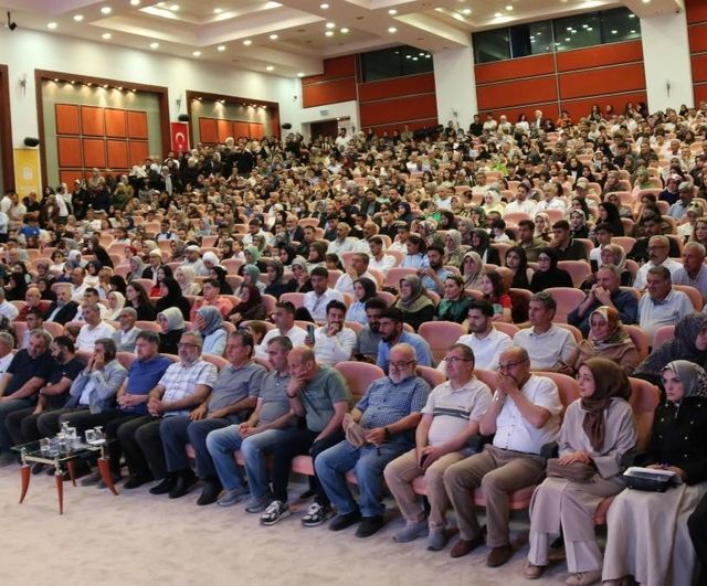 İnönü Üniversitesi ilahiyat fakültesi öğrencileri mezun oldu
