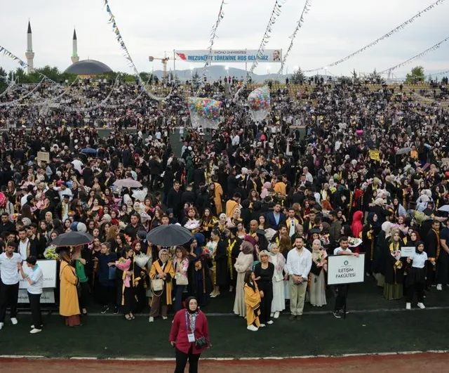 İnönü Üniversitesi'nde mezuniyet coşkusu: 2026 akademik yılı stadyum töreni