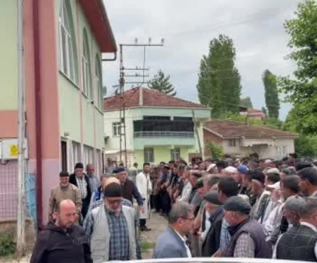 İş kazasında hayatını kaybeden genç işçi son yolculuğuna uğurlandı