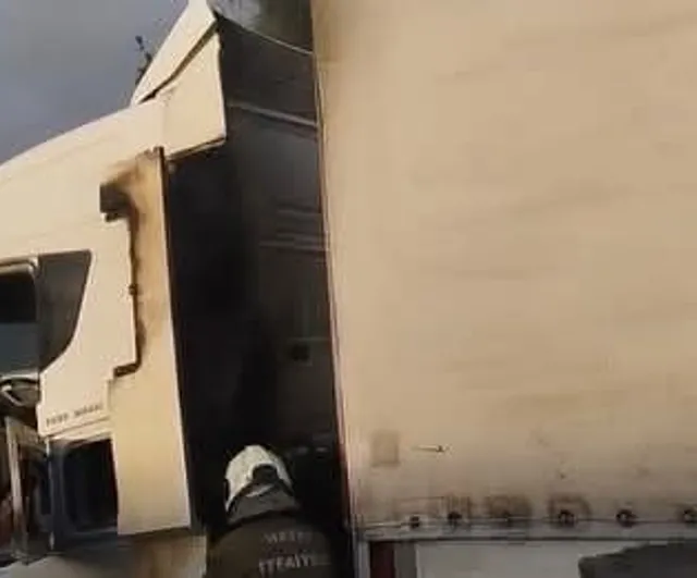 İskenderun'da tırın motorunda çıkan yangın söndürüldü